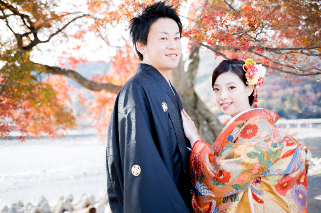 紅葉と一緒に!秋の和装前撮りの醍醐味ですよね♪