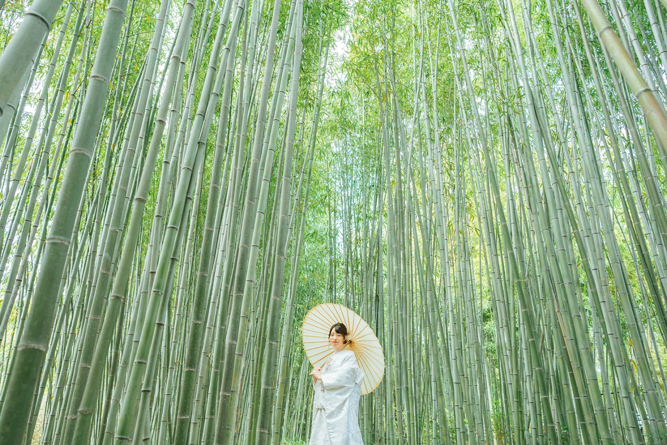 洛西竹林公園で白無垢を着て和装前撮りする新婦