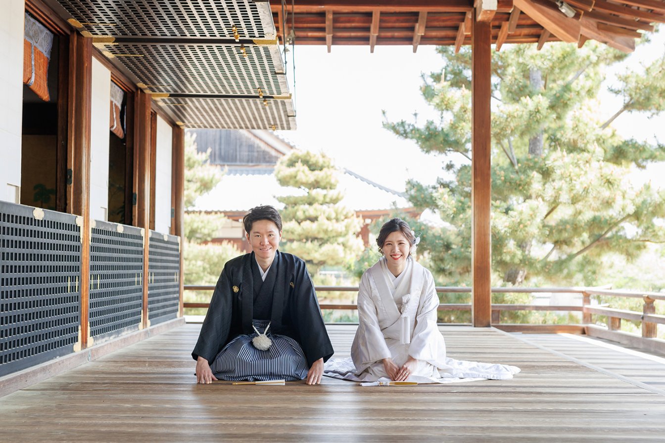 大覚寺で和装前撮りを行う新郎新婦-02