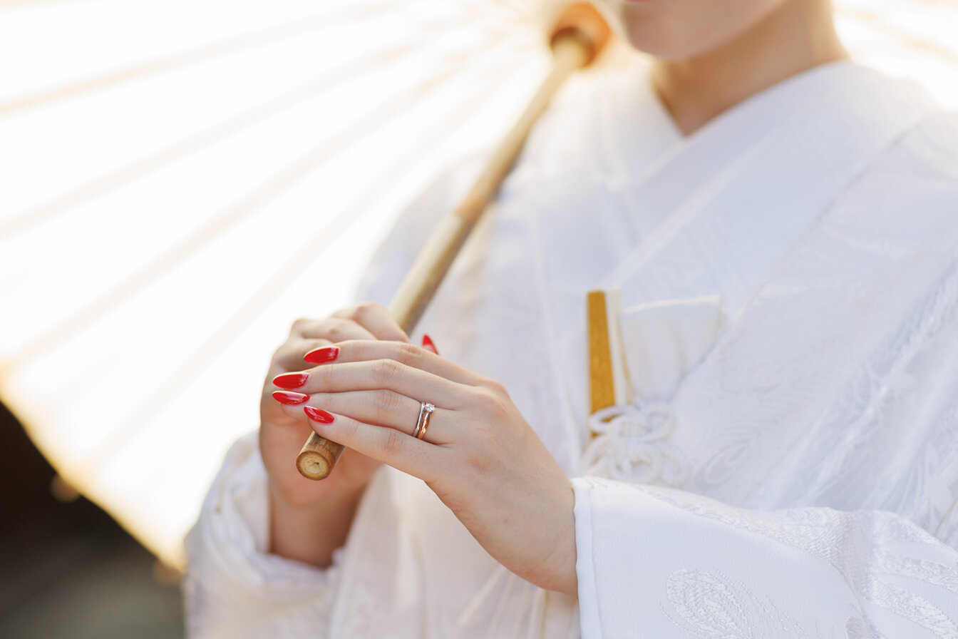 白無垢で和装前撮りを行う花嫁